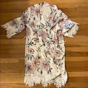 Le Rose white floral bridesmaid robe